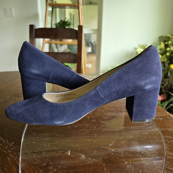 EUC Cole Haan Navy Suede Heels 6.5 - Picture 4 of 12